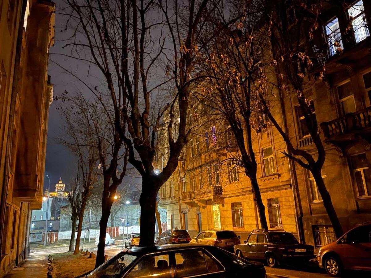 V&O Whitechocolateapt 800 M To Opera Lviv Eksteriør billede